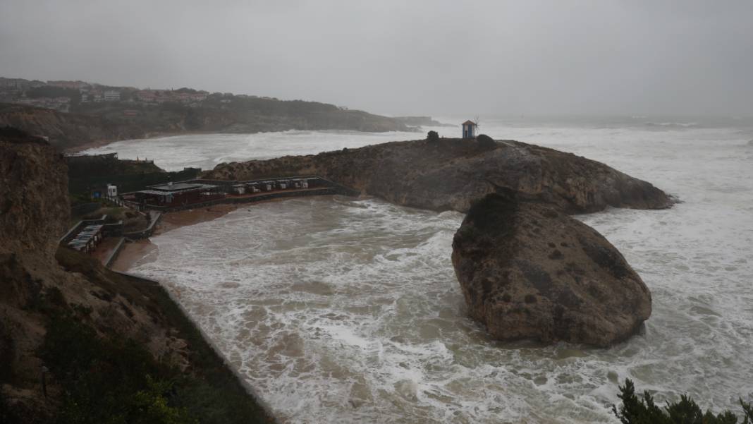 Yağmur, fırtına ve felaket... Kış hızlı geldi! Kar kalınlığı 50 santimetreyi geçti 7
